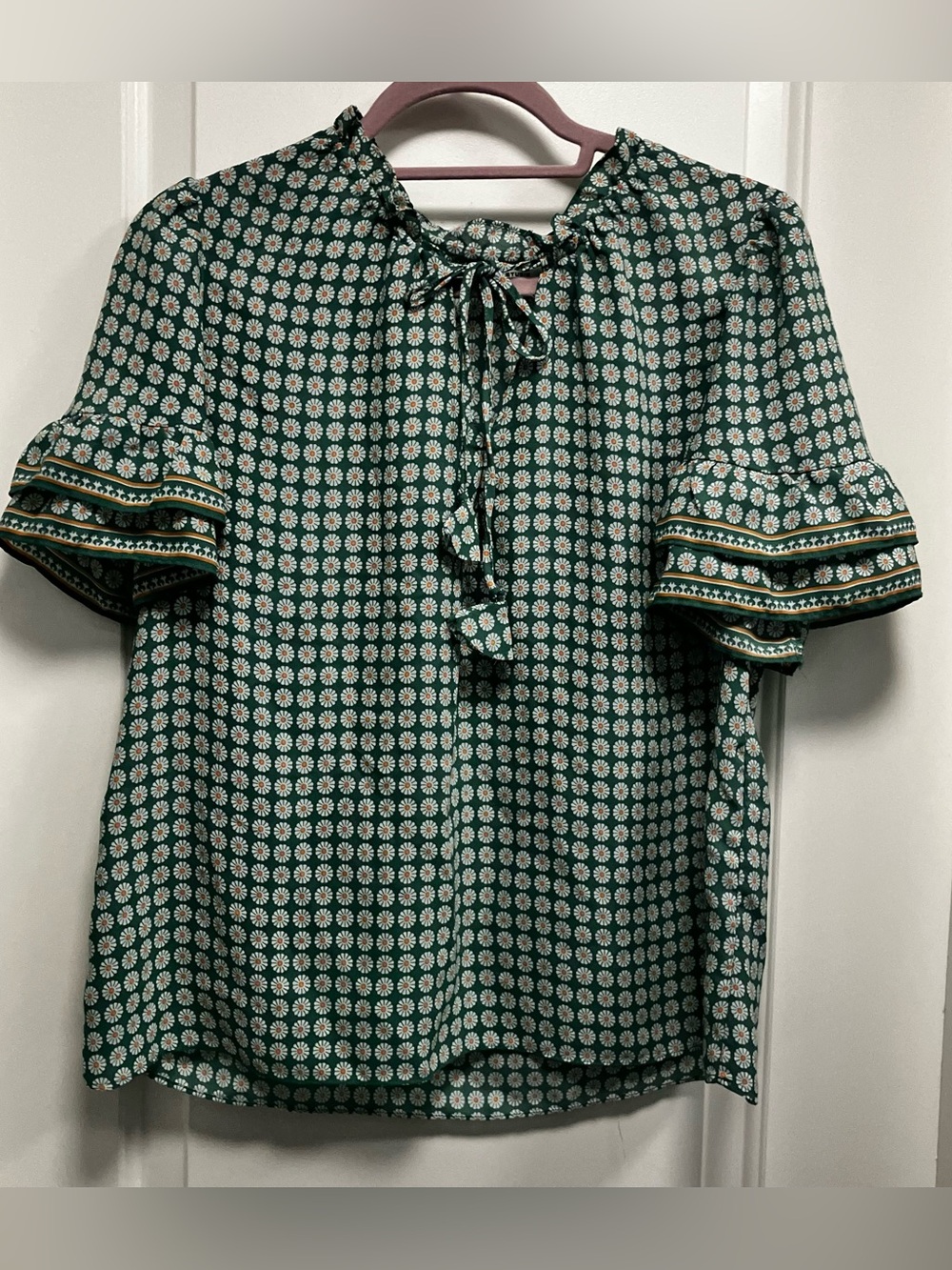 Max Studio Daisy Blouse Large Green Floral Ruffle Tiered Sleeve Tie Neck Top L
